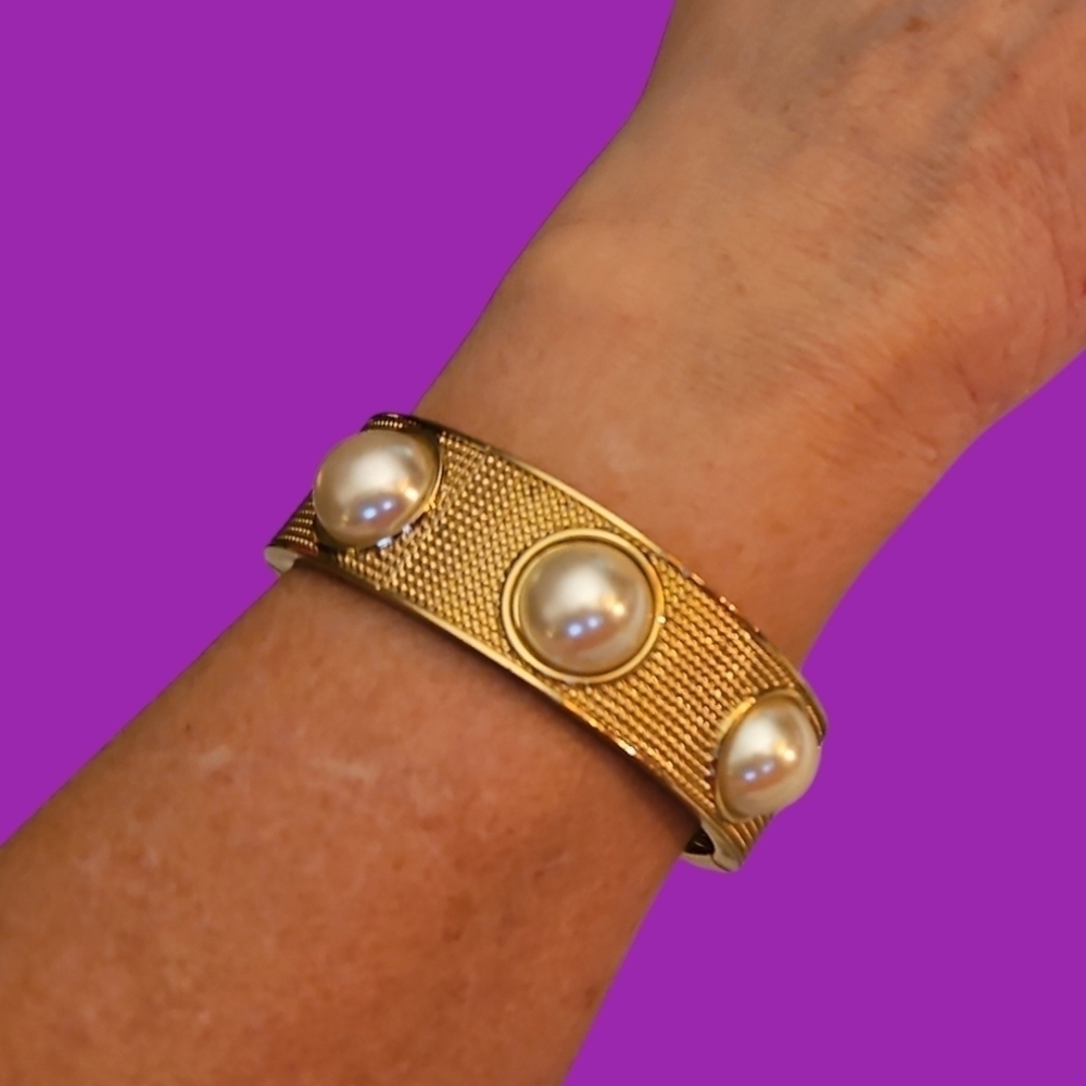 Vintage Textured Goldtone Pearl Cabochon Clamper Bracelet